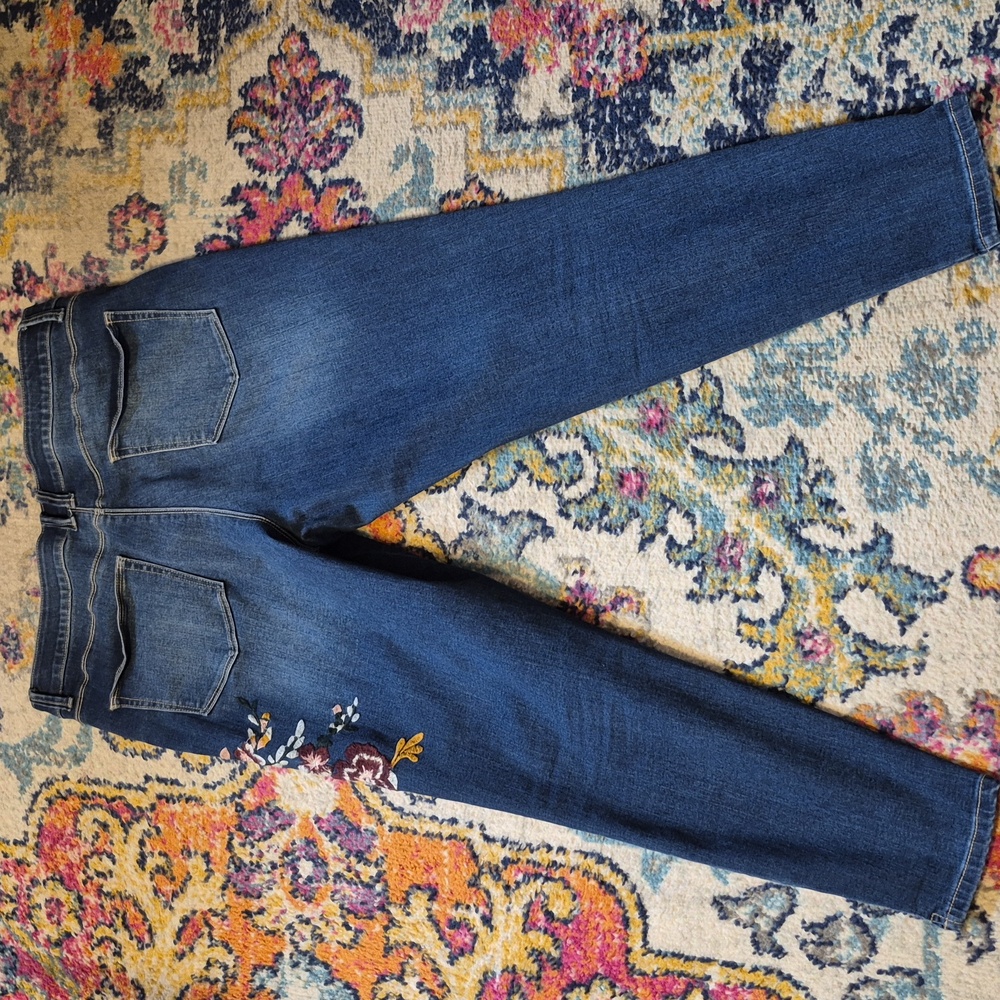 🎈Knox Rose Floral Embroidered Midrise  Ankle Cropped Skinny Jeans - Picture 2 of 4